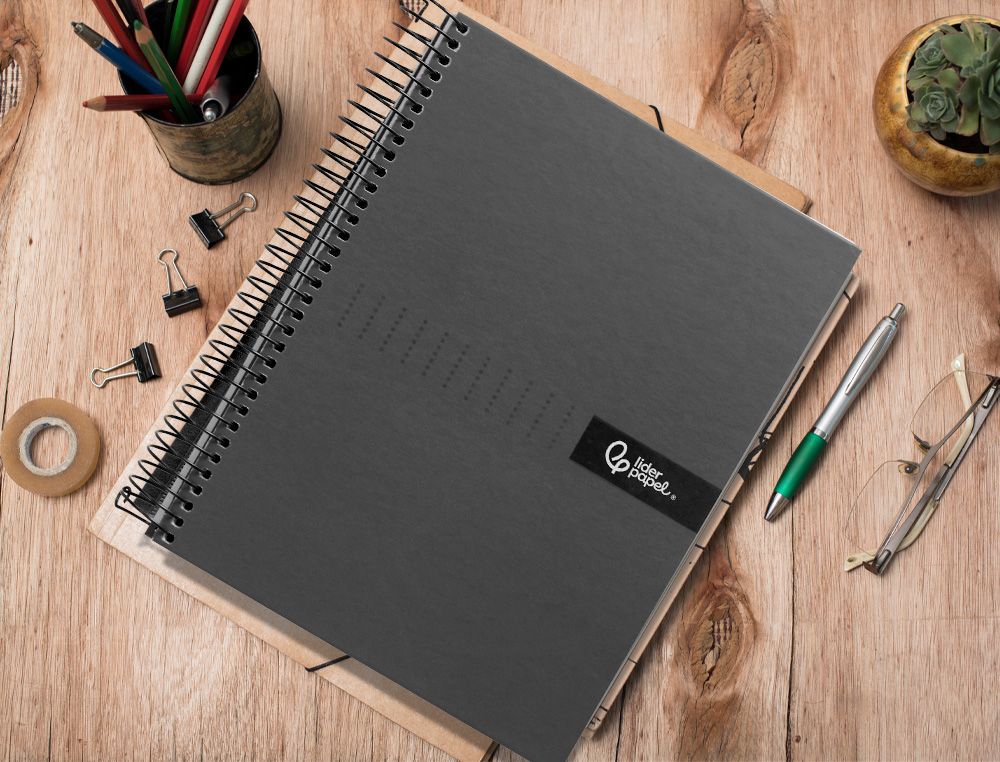 CAHIER SPIRALE LIDERPAPEL CRAFTY COUVERTURE CONTRECOLLE A4 240P 90G/M2 5X5MM MICROPERFOR4 TROUS COLORIS NOIR