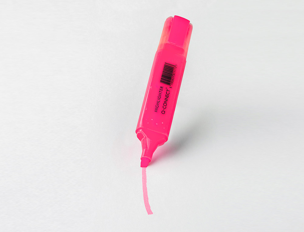 SURLIGNEUR Q-CONNECT TRACÉ 2/5 MM POINTE BISEAUTÉE COULEURS ÉCLATANTES ROSE