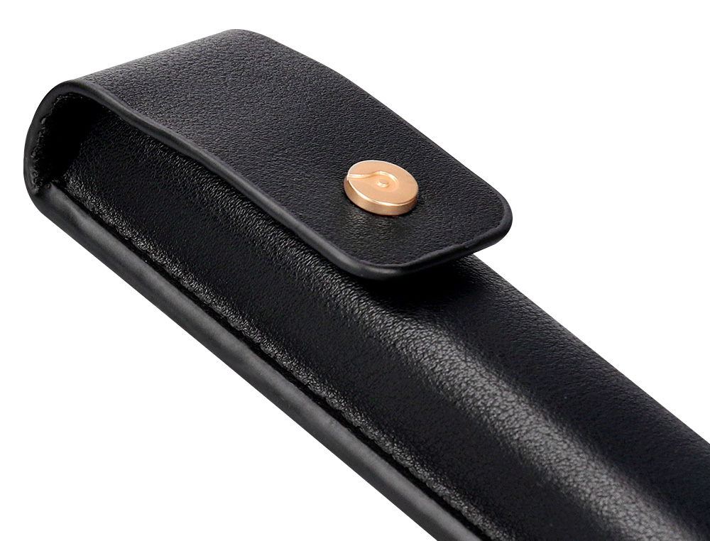 STYLO-PLUME ET ETUI EN SIMILI CUIR BELIUS PASSION ALUMINIUM BROSSE ATTRIBUTS OR ENCRE BLEUE COLORIS NOIR COFFRET CADEAU
