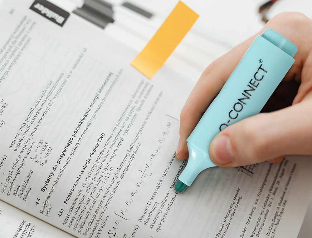 SURLIGNEUR Q-CONNECT FLUORESCENT PASTEL POINTE     BISEAUTEE ETUI DE BUREAU 8    COLORIS ASSORTIS