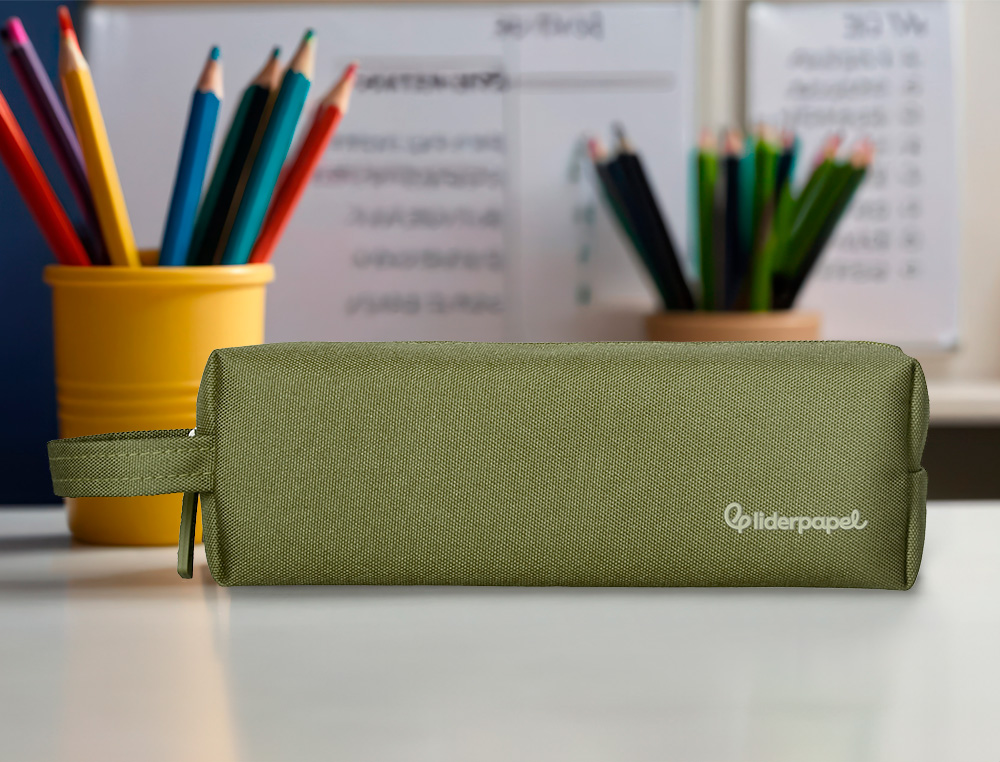 FOURRE-TOUT LIDERPAPEL 1 COMPARTIMENT AVEC ANSE 21X7CM COLORIS VERT MILITAIRE