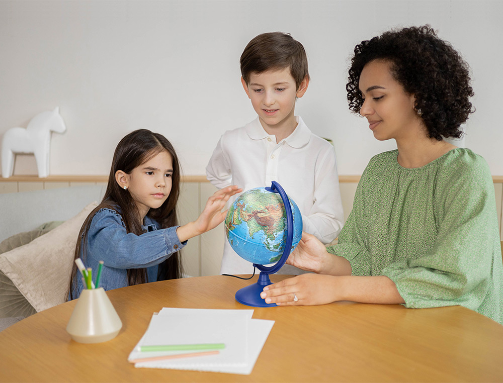 GLOBE TERRESTRE LIDERPAPEL LUMINEUX CARTE PHYSIQUE ET POLITIQUE FR DIAMETRE 20 CM