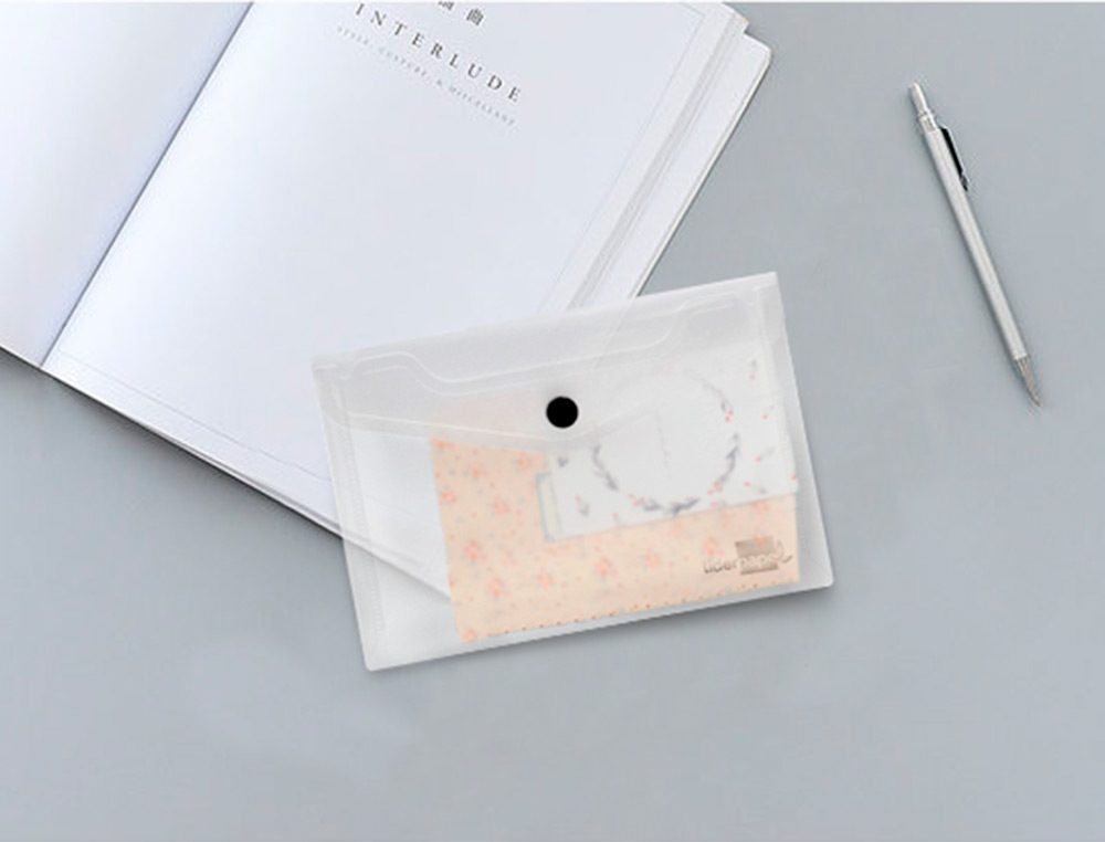 POCHETTE ENVELOPPE LIDERPAPEL POLYPROPYLNE 180 MICRONS A7 105X74MM 50F FERMETURE BOUTON RSISTANT TRANSPARENT